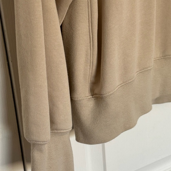 Aritzia TNA Airy Fleece Boyfriend Crew
Sweatshirt - Size M - EUC - Picture 4 of 7